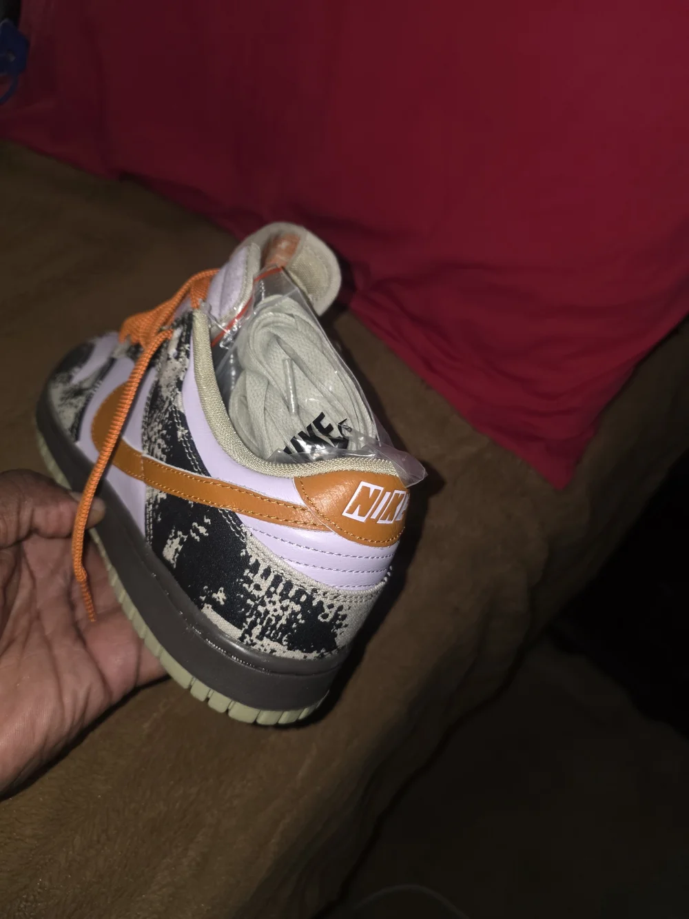 Nike Mens Low-Top Sneakers in Orange and Light Pink